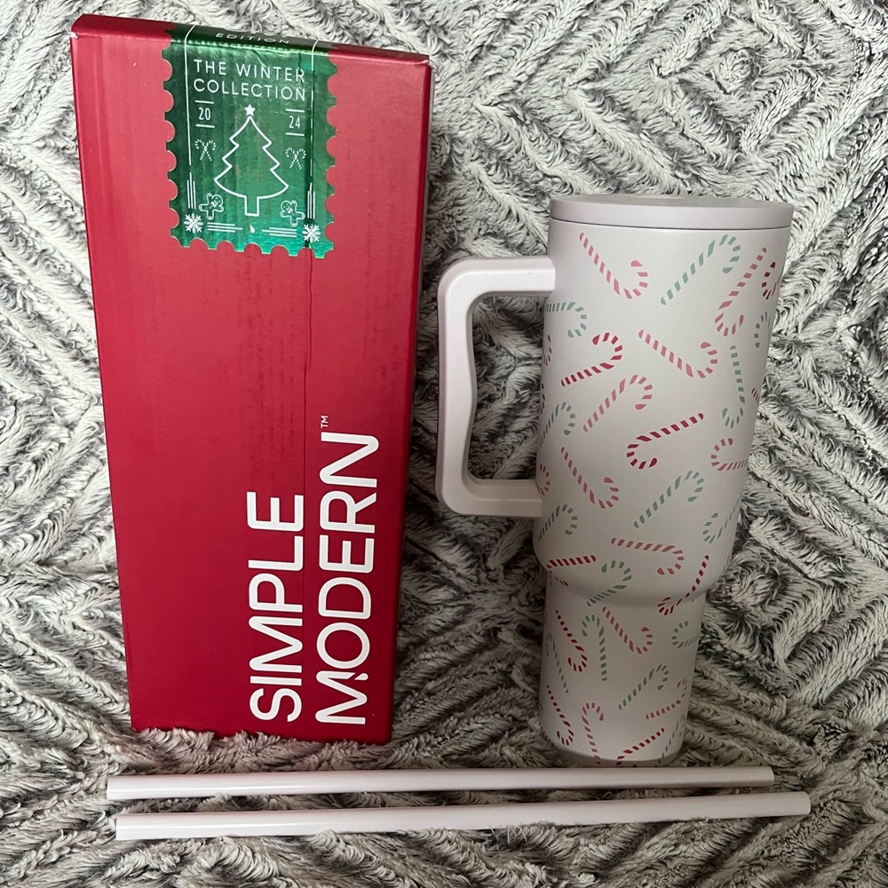 Limited Edition Simple Modern 40oz Trek in Candy Cane Delight